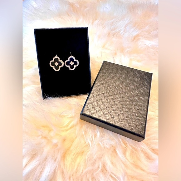 Jewelry - NWT Ceramic and rhinestone pierced earrings